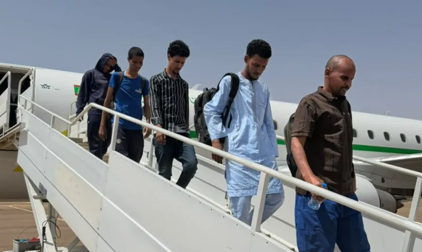وصول الموريتانيين المفرج عنهم من مالي إلى النعمة على متن رحلة خاصة