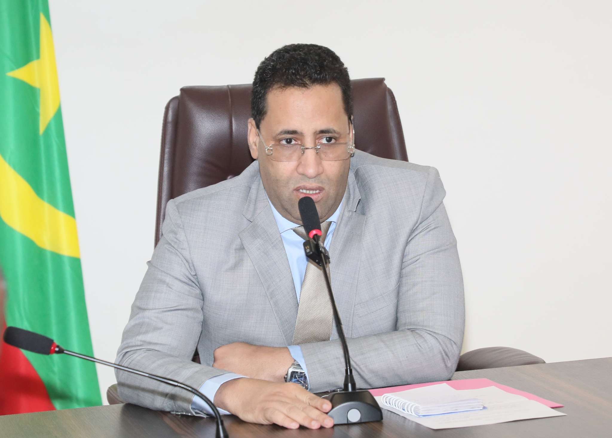 ولد أجاي يعترف بعدم تسجيل تحسن في خدمات الكهرباء والنظافة